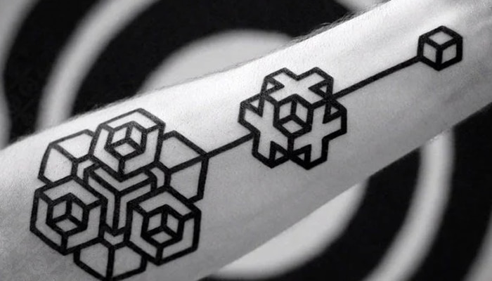 tatuajes poligonales en blanco y negro