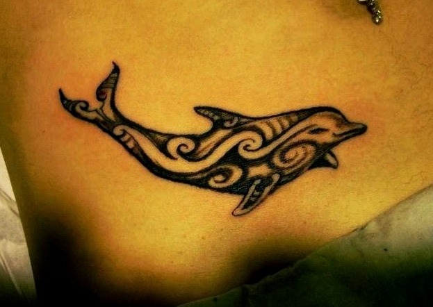 Tattoos de delfín tribales
