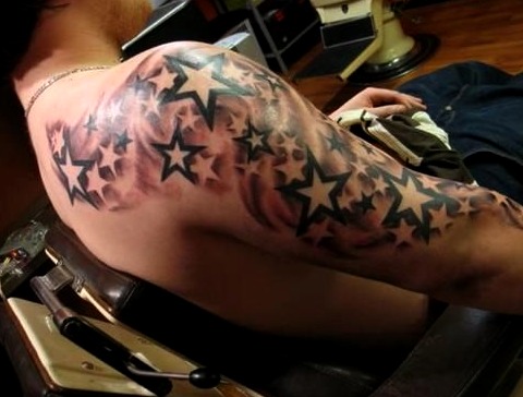 Tattoos de estrellas en el brazo