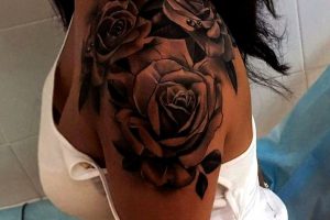 Tatuajes en el hombro