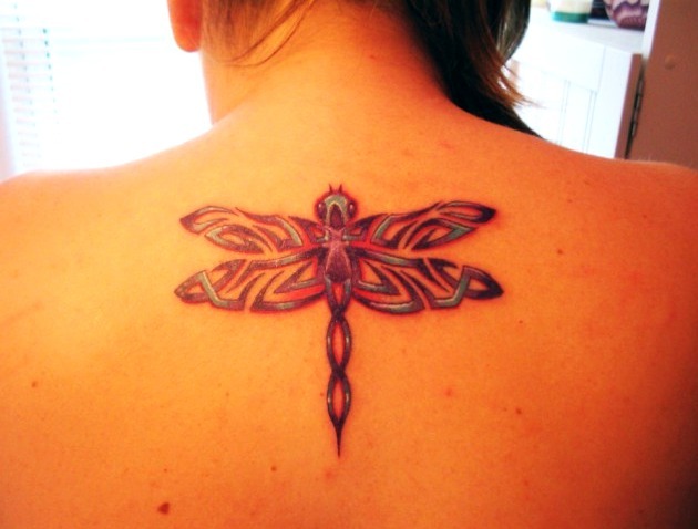 Tattoos de libélulas tribales