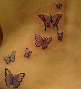 Tattoos de mariposas en la espalda