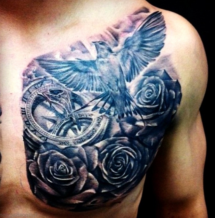 Tattoos de palomas entre flores