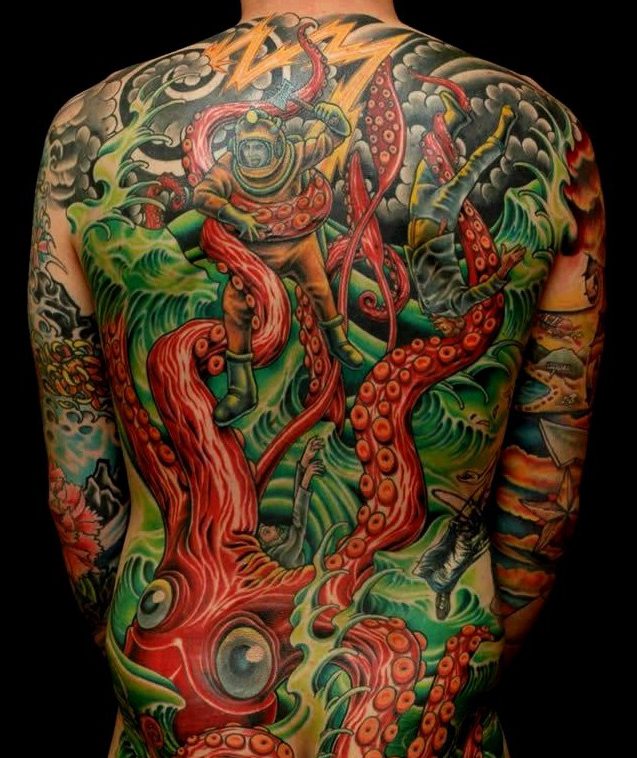 Tattoos de pulpo en la espalda