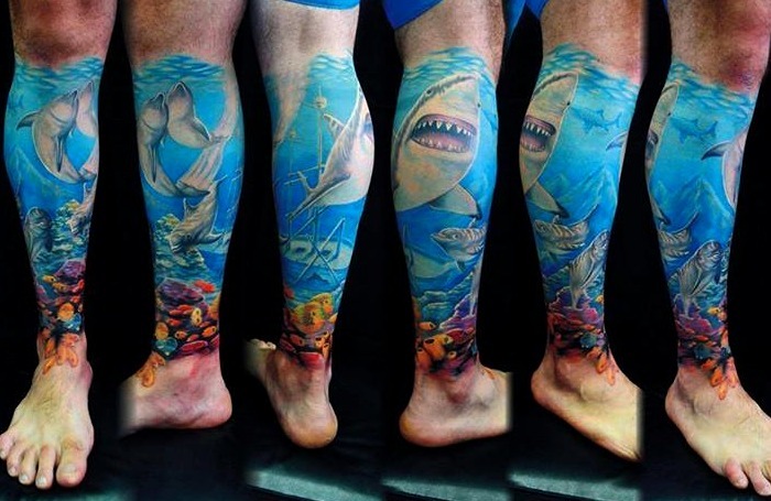 Tattoos de tiburones en el agua