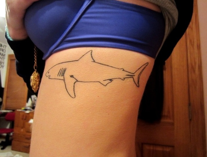 Tattoos de tiburones en mujeres