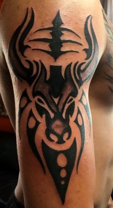 Tattoos de toro tribal