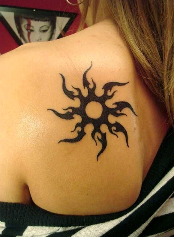 Tattoos tribales en la espalda