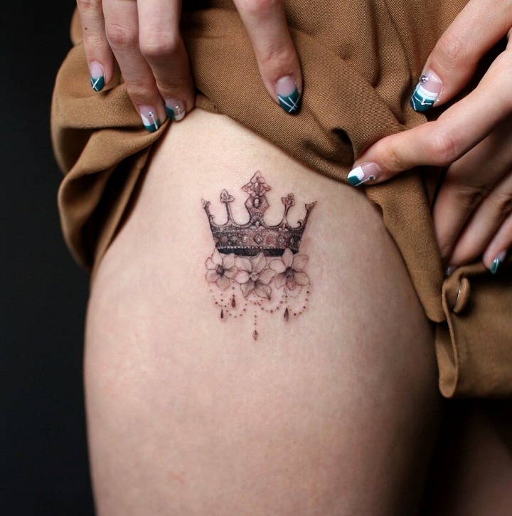 Tatuaje de coronas para mujeres