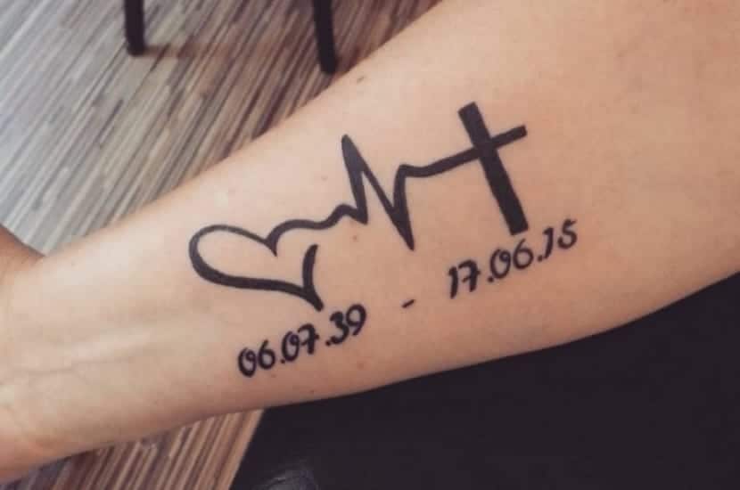 tatuaje de madre electrocardiograma