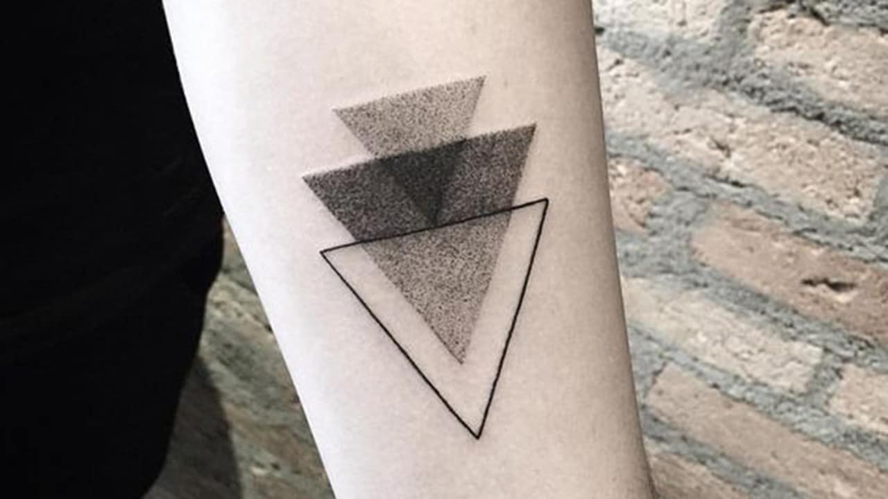 tatuaje geométrico triangulo
