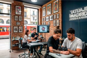 El éxito de los Estudios de Tatuaje en Madrid con Escuela