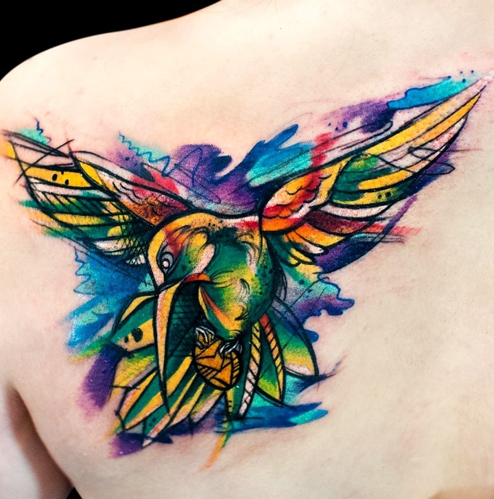 Tatuajes de colibríes abstractos
