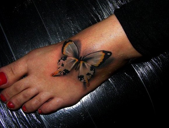Tatuajes de mariposas en el pie