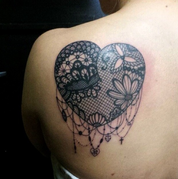 Tatuajes en la espalda de corazones