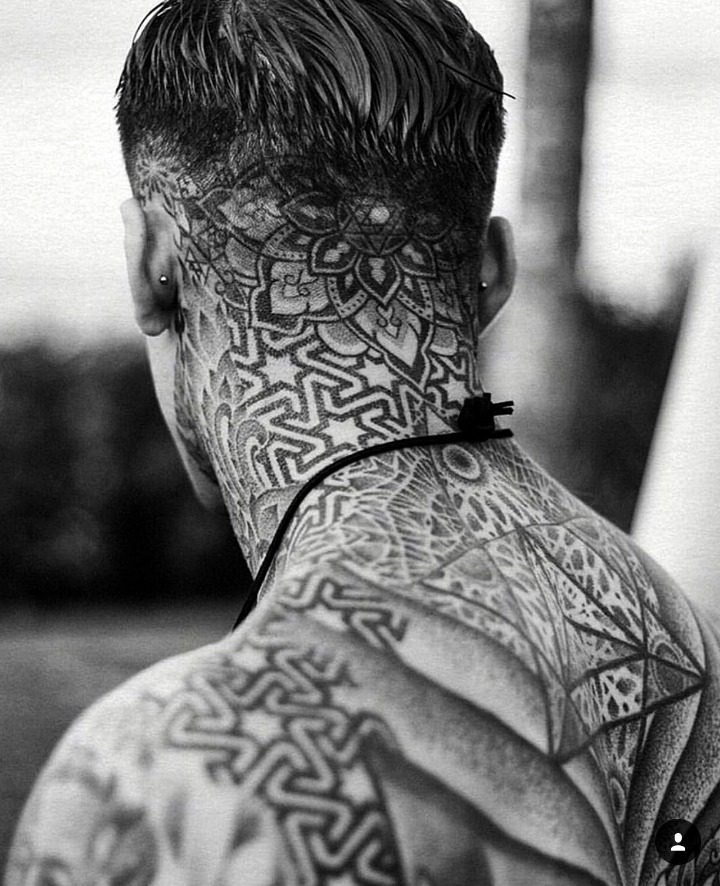 Tatuajes en la nuca para hombres