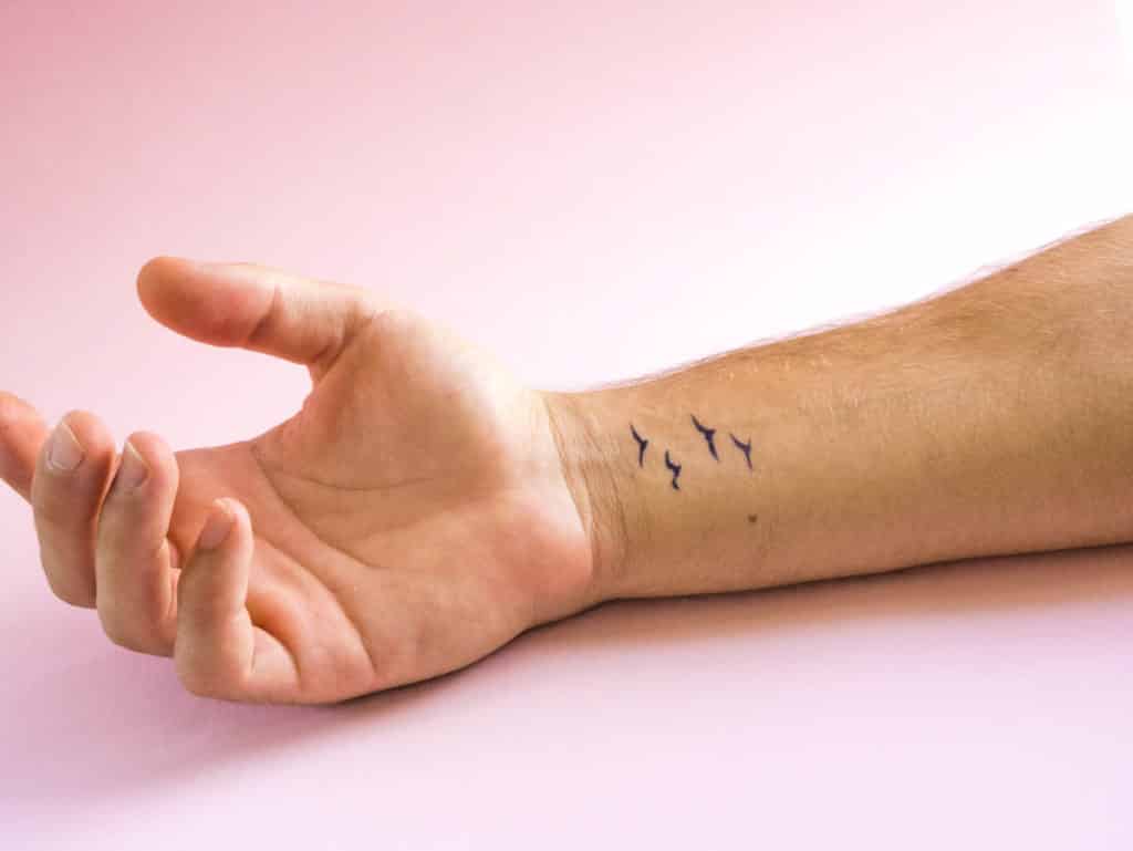 tatuajes minimalistas brazo