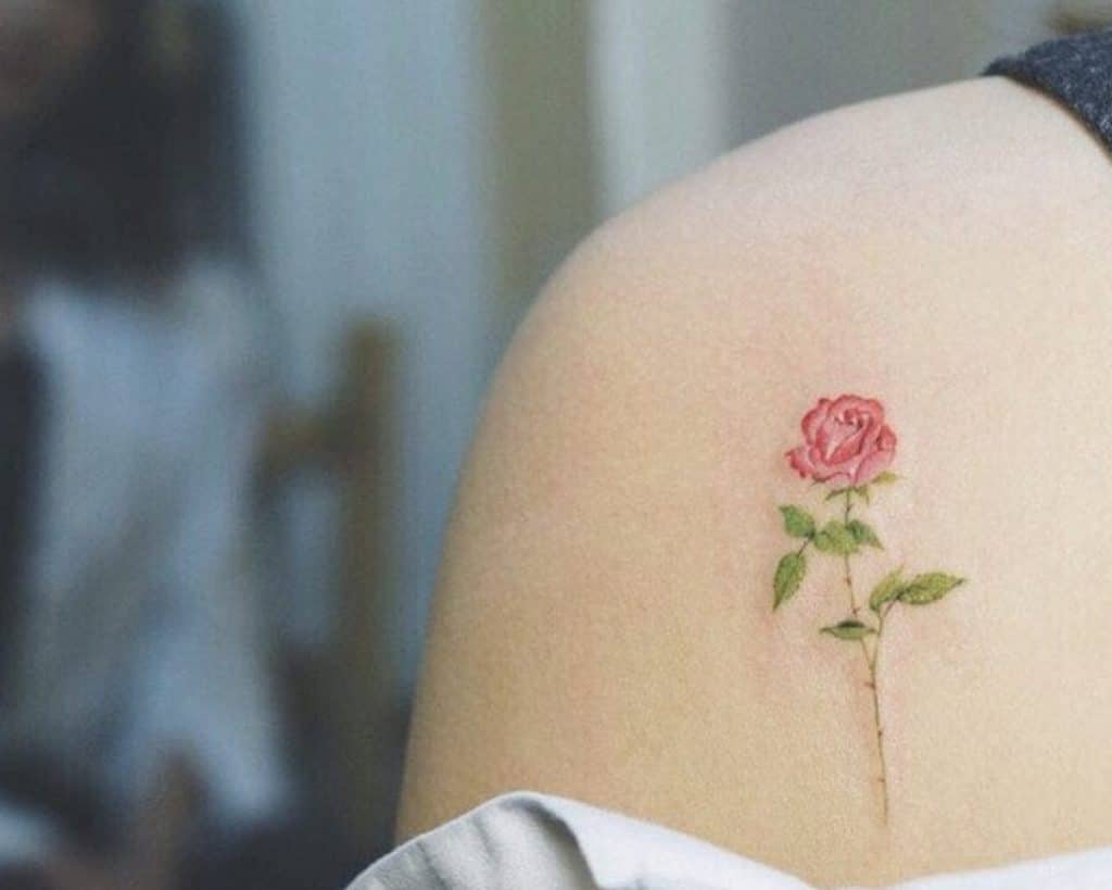 tatuajes pequeños de flores