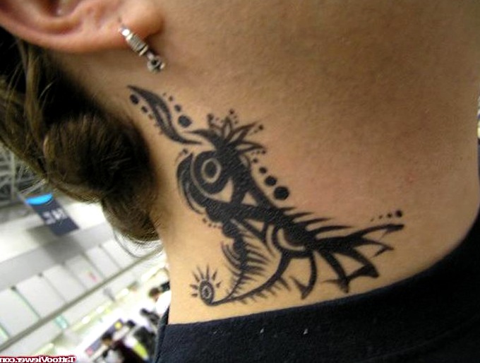 Tatuajes tribales para el cuello